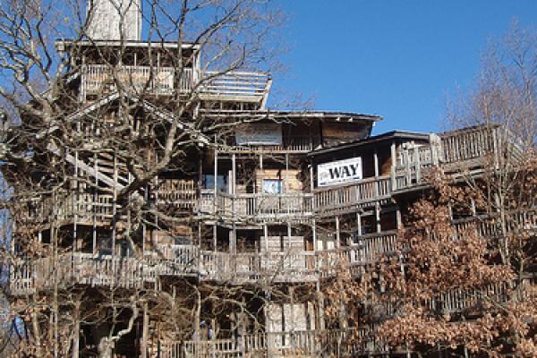 The Minister's Tree House in Crossville, Tennn. Photo via Wylio. 
