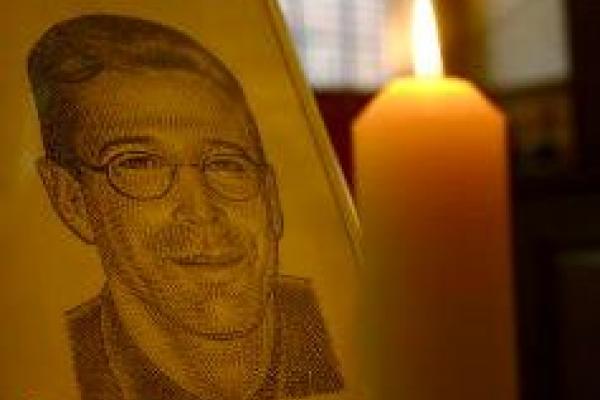 Illustration of Daniel Pearl at a London memorial service. Via Getty Images. 