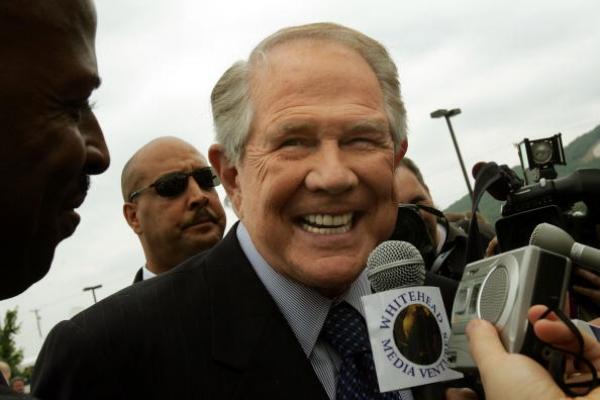 Pat Robertson at Jerry Falwell's funeral, 2007. Photo by Mario Tama/Getty Images