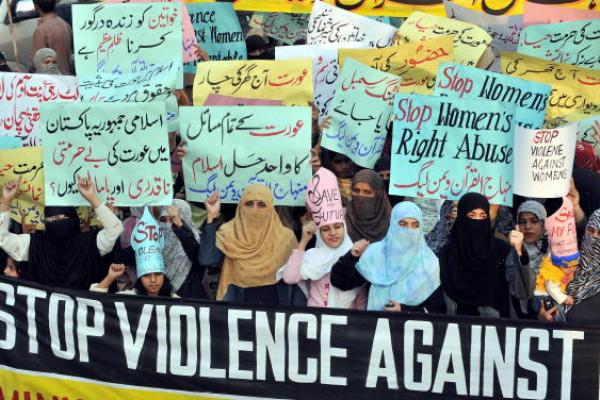 "Honour killing" protest in Pakistan. (Photo: Arif Ali/AFP/Getty Images)