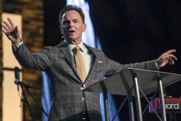 Ronnie Floyd speaks at the opening of the 2014 Southern Baptist Convention Pasto