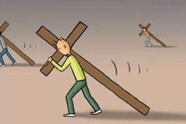 Carrying the cross. Image courtesy Christian Piatt/Patheos. 