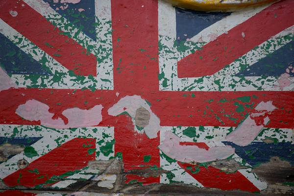Union Jack mural in disrepair. Image via http://bit.ly/wLwse2.