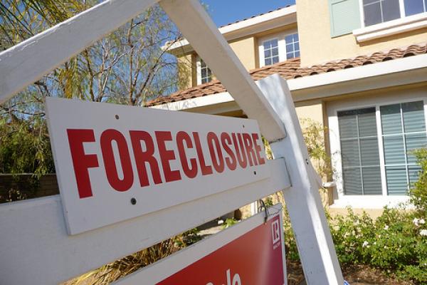 Foreclosure sign
