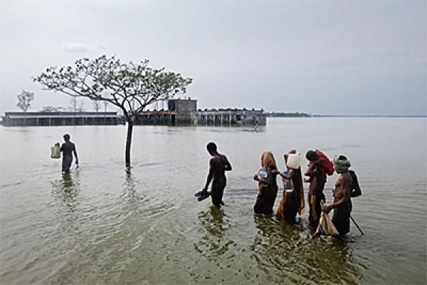 Padmapukur, Banglasdesh. © Jonas Bendiksen/Magnum Photos, 2009.