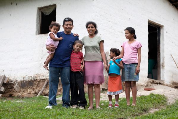 Growers First coffee farmer, Rito Sierra with his wife, Maria, and four of their