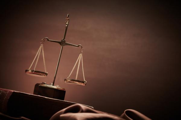 Scales of justice, senk / Shutterstock.com