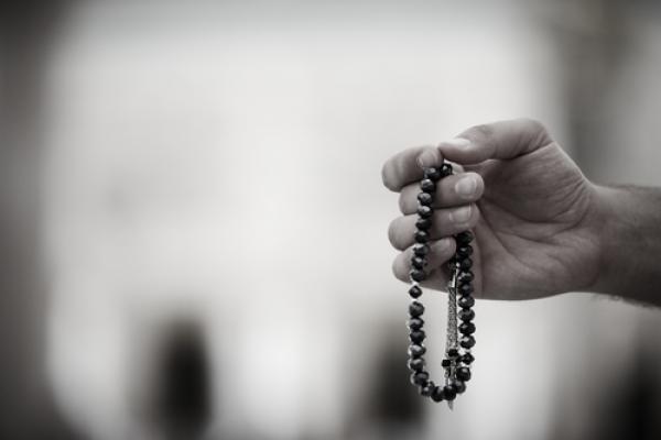 Prayer bead photo, Zurijeta / Shutterstock.com