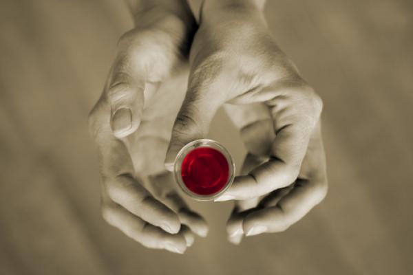Communion image, Suzanne Tucker / Shutterstock.com