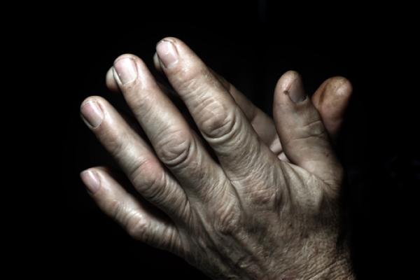 Praying hands, udra11 / Shutterstock.com