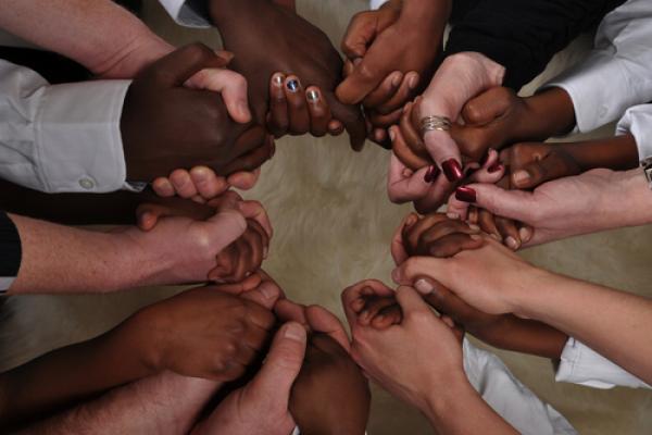 Photo: Prayer circle, © Brett Jorgensen / Shutterstock.com