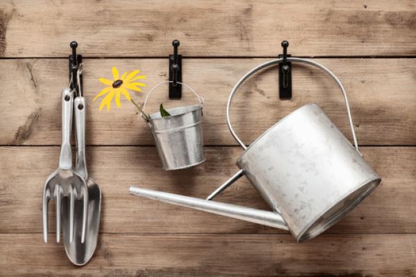 Garden tools, Christopher Elwell / Shutterstock.com