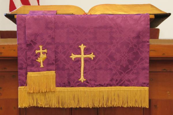 Church pulpit with flag behind, Christina Richards / Shutterstock.com
