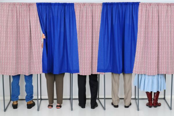 Photo: Voting booth, Steve Cukrov / Shutterstock.com