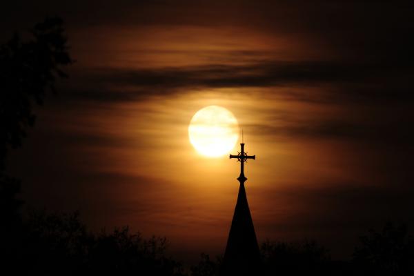 Church steeple at sunset. Image courtesy Nancy Bauer/shutterstock.com