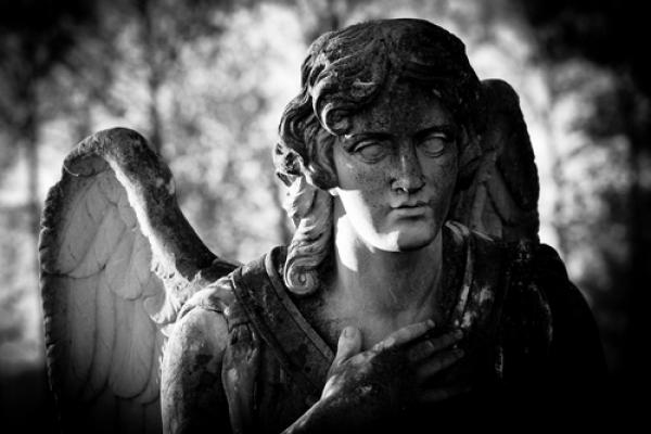 Guardian angel, umbertoleporini / Shutterstock.com