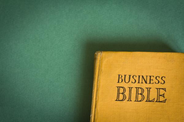 Business Bible, Siarhei Tolak / Shutterstock.com