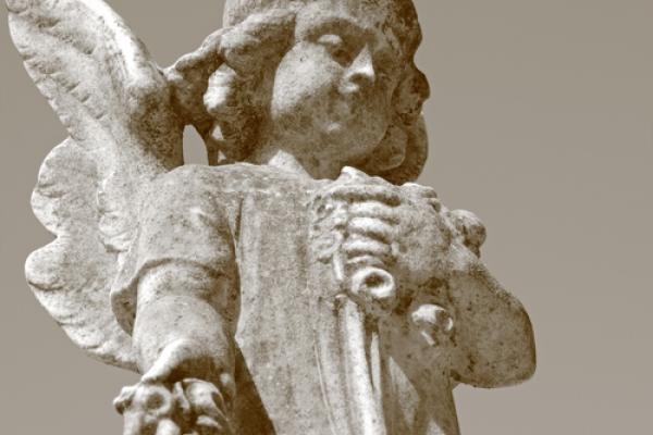 Angel statue, Malgorzata Kistryn / Shutterstock.com