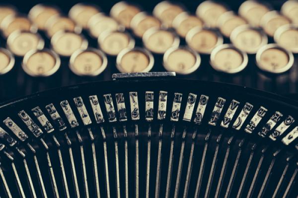 Typewriter, sematadesign / Shutterstock.com