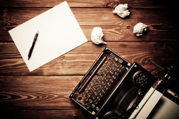 Vintage typewriter, Bartek Zyczynski/ Shutterstock.com