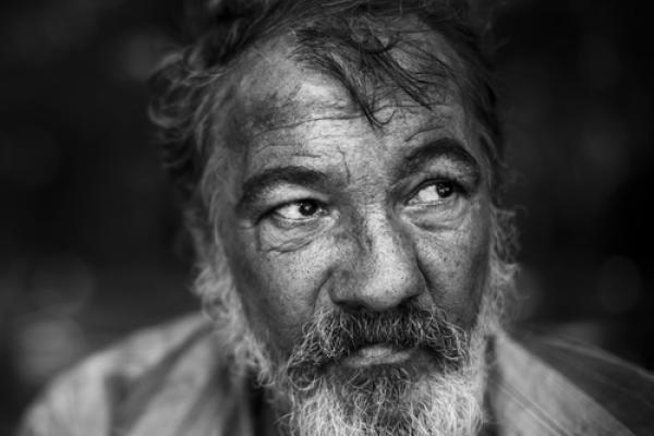 Homeless man, Kuzma / Shutterstock.com