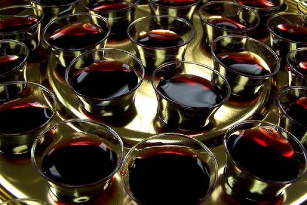 Communion wine, Dale Wagler / Shutterstock.com