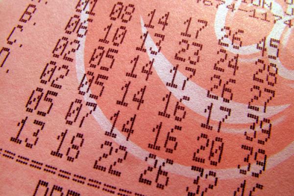 Photo: Lottery ticket, © Sean Gladwell / Shutterstock.com