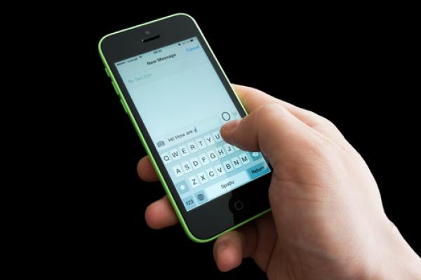 Text messaging, Dedi Grigoroiu / Shutterstock.com