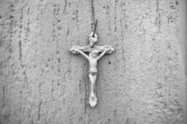 Crucifix, Julio Aldana / Shutterstock.com