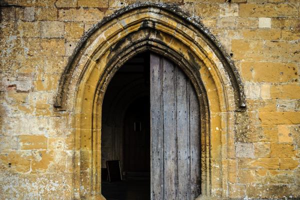 Open church door, Dutourdumonde Photography / Shutterstock.com