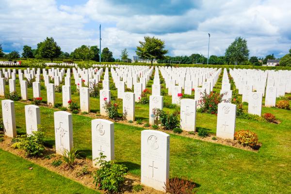 American War Cemetery at Omaha Beach, Normandy.  ilolab / Shutterstock.com