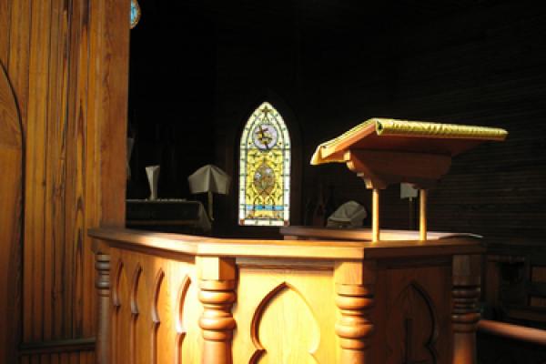 Traditional church pulpit, © Pattie Steib |Shutterstock.com