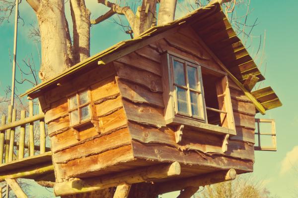 Playhouse, mubus7 / Shutterstock.com