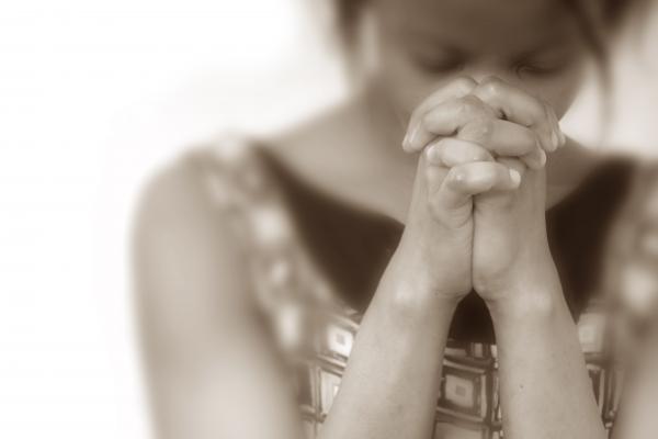 Praying woman, EML / Shutterstock.com