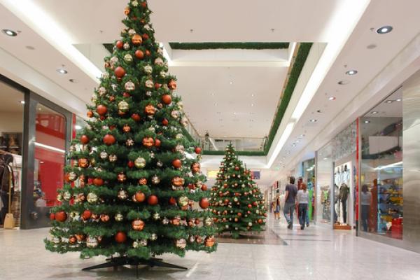 Photo: Christmas consumerism illustration, © pryzmat / Shutterstock.com