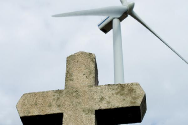 Cross in front of a wind farm, BESTWEB / Shutterstock.com
