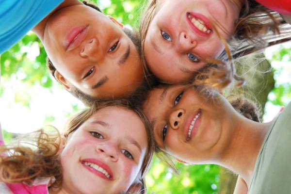 Preteen girls, Elena Elisseeva / Shutterstock.com