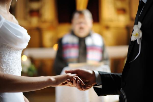 Bride and groom, MNStudio/Shutterstock.com