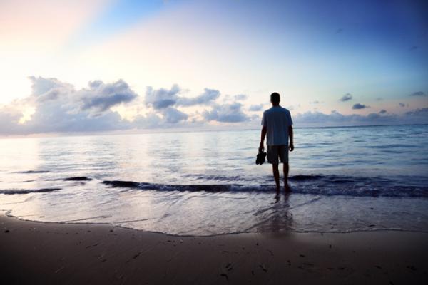 Walking on the beach, Iakov Kalinin / Shutterstock.com
