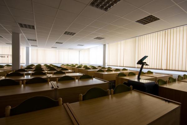 Photo: Empty classroom, Arcady / Shutterstock.com