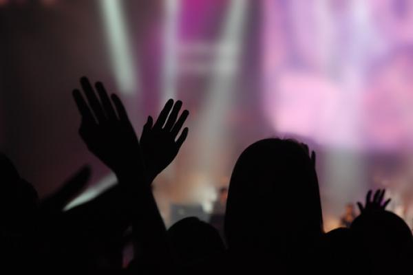 Worship concert, rehoboth foto / Shutterstock.com