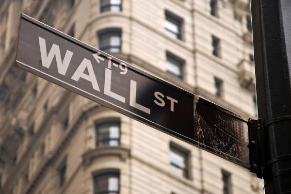 Wall Street sign, Vacclav / Shutterstock.com
