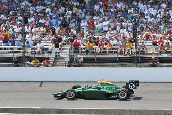 Indianapolis 500 in 2010, carroteater / Shutterstock.com