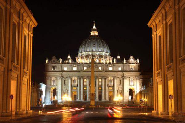 Basilica di San Pietro in Vatican City, Vladimir Mucibabic / Shutterstock.com