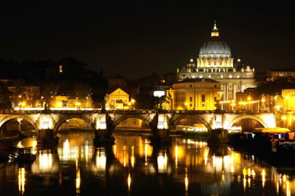 Vatican City at night, Vladimir Mucibabic / Shutterstock.com