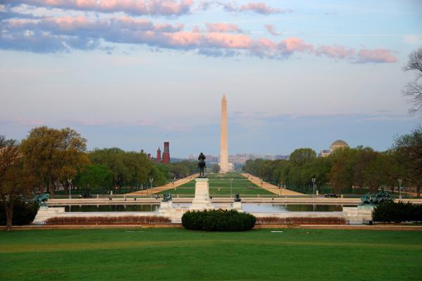 National Mall photo, Songquan Deng, Shutterstock.com