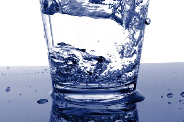 Cup of cold water, Gunnar Pippel / Shutterstock.com