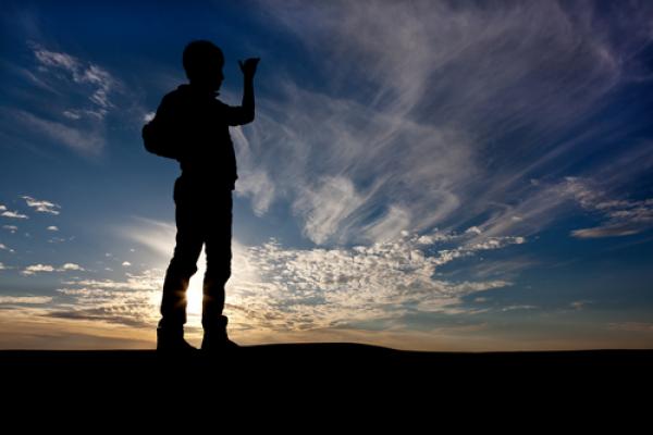 Photo: Man looking for something, © Lord_Ghost / Shutterstock.coml