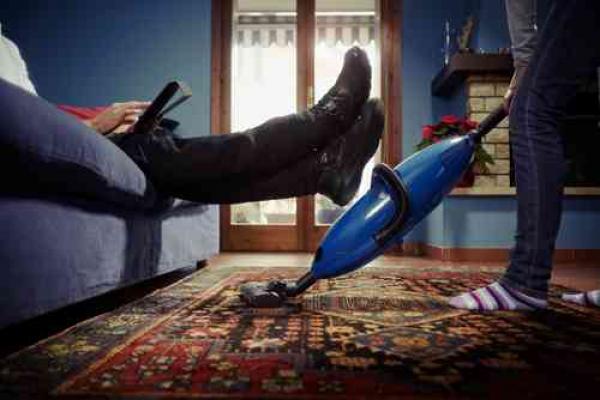 Housework, Diego Cervo / Shutterstock.com
