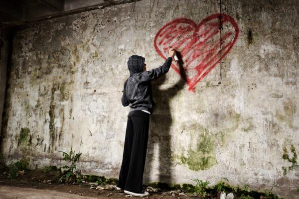 Graffiti artist photo, Warren Goldswain / Shutterstock.com